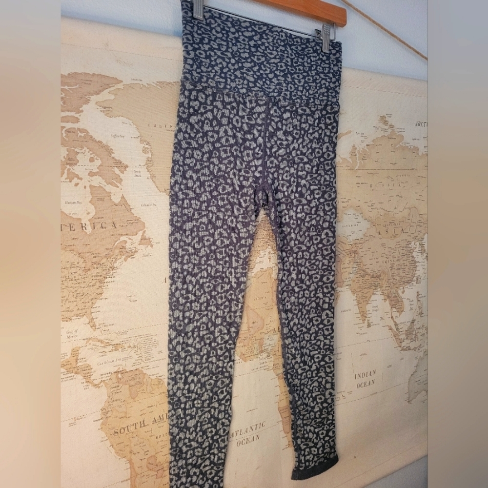 Free people animal Print Ribbed Leggings in Blue Variation Size Small